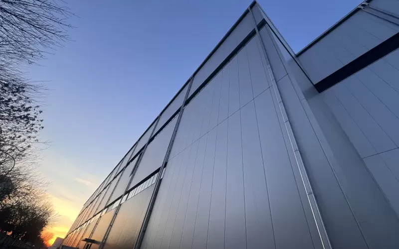 التسليم الفعال والأداء عالي الجودة _ تم الانتهاء من مشروع قاعدة الخدمات اللوجستية العالمية Yuehai بنجاح.